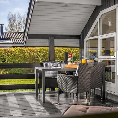 Uuno - 200m From The Sea By Interhome