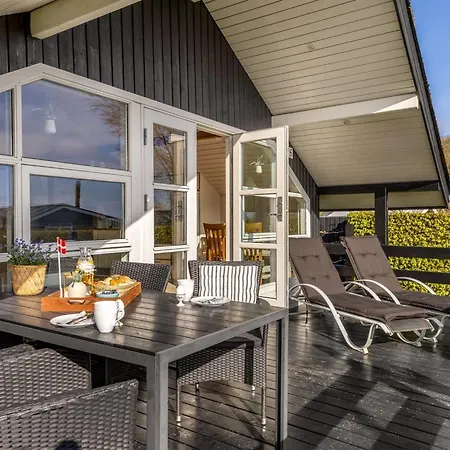 Uuno - 200m From The Sea By Interhome *